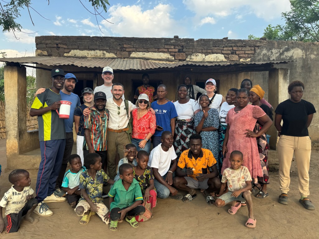 Large group photo of Seeds of Promise community members and visitors